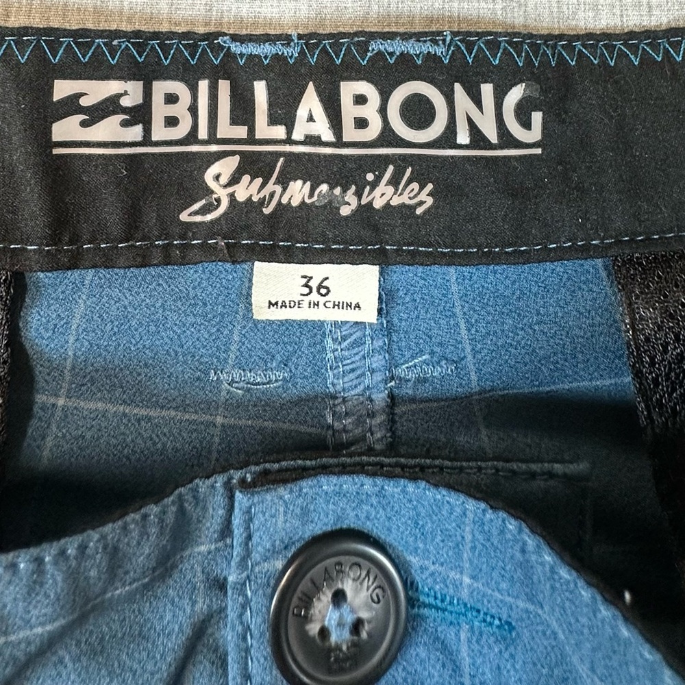 Men’s Billabong Submersible Blue Grid Pattern Shorts - Picture 6 of 11